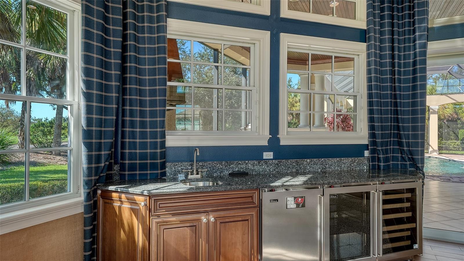 FOUNDERS CLUB - Residential