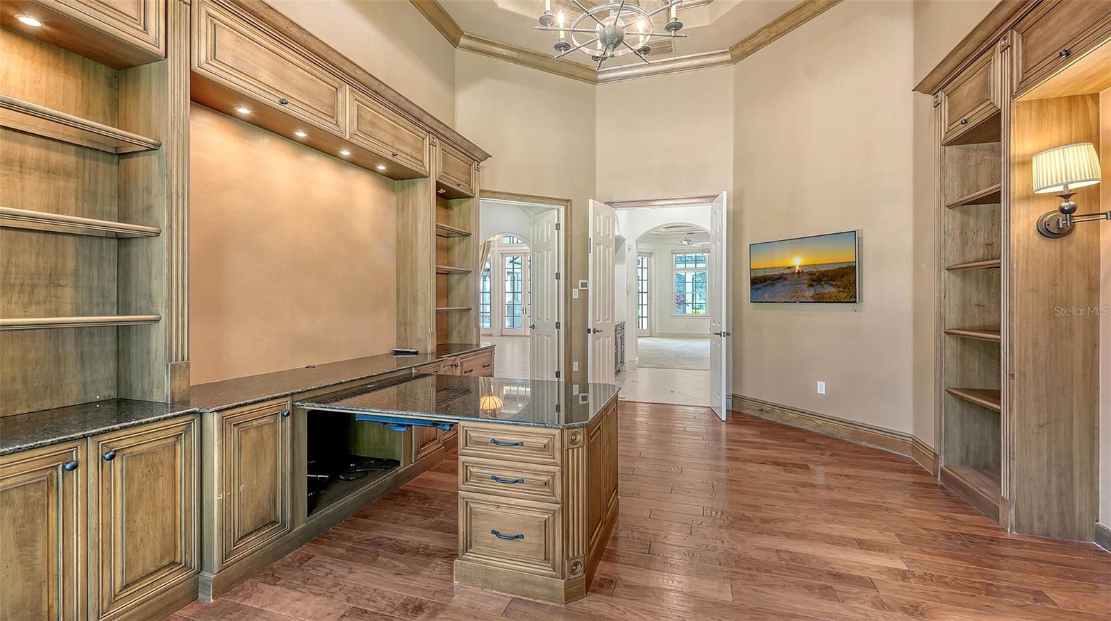 FOUNDERS CLUB - Residential