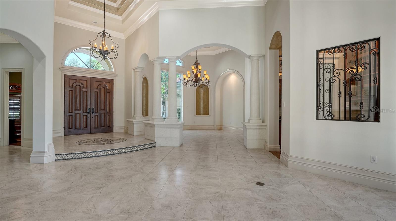 FOUNDERS CLUB - Residential