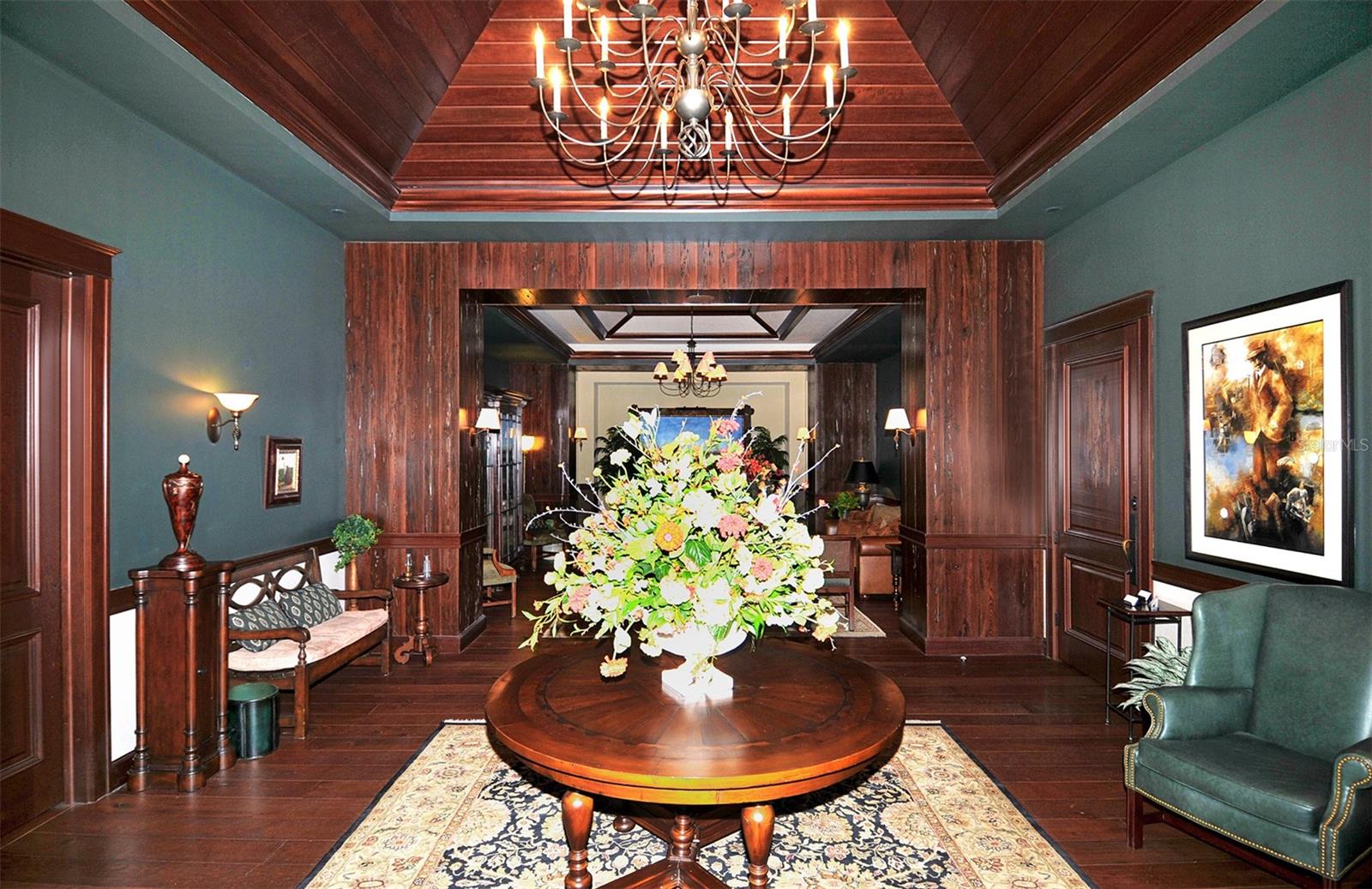 FOUNDERS CLUB - Residential