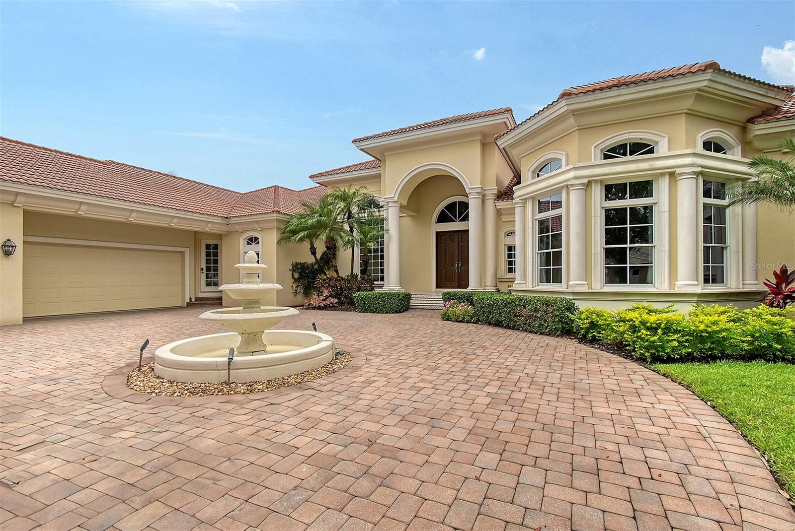 FOUNDERS CLUB - Residential