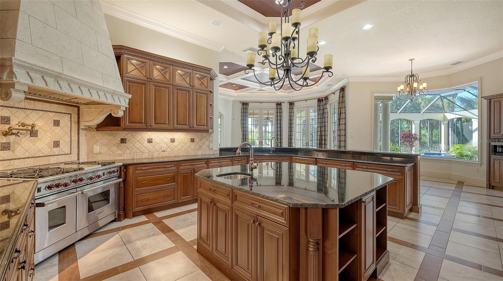 FOUNDERS CLUB - Residential