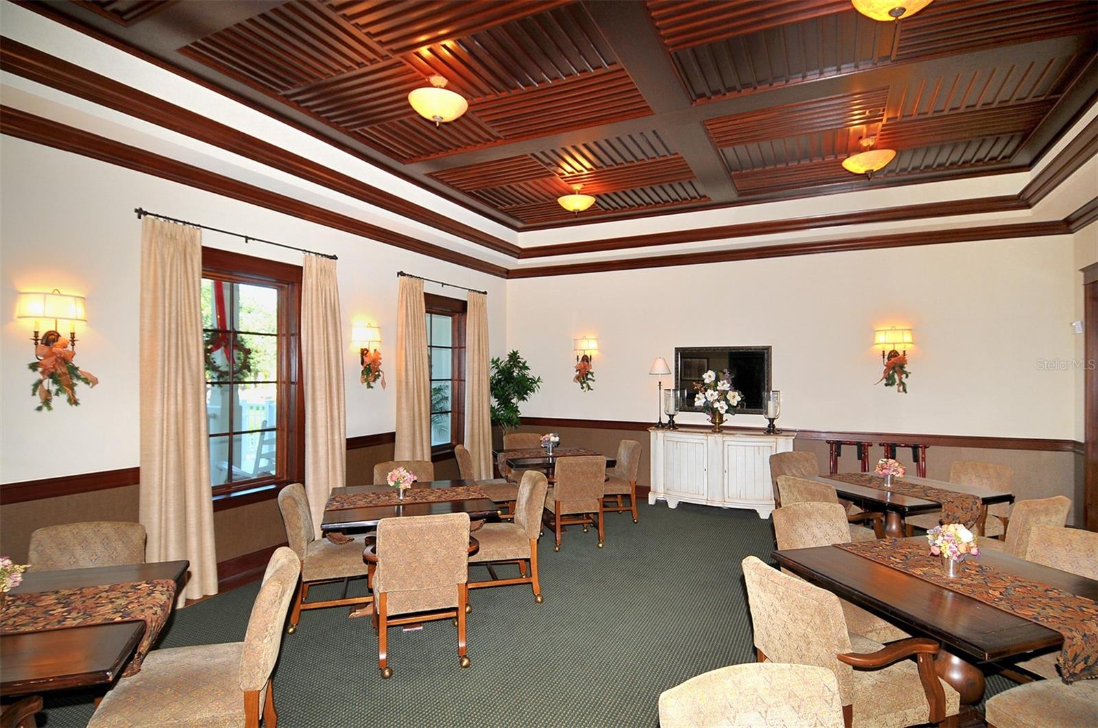 FOUNDERS CLUB - Residential