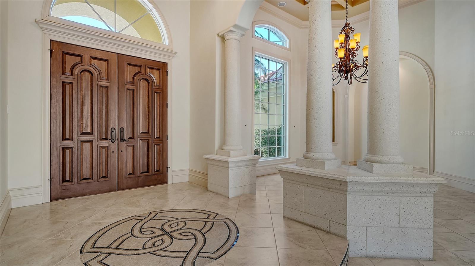 FOUNDERS CLUB - Residential