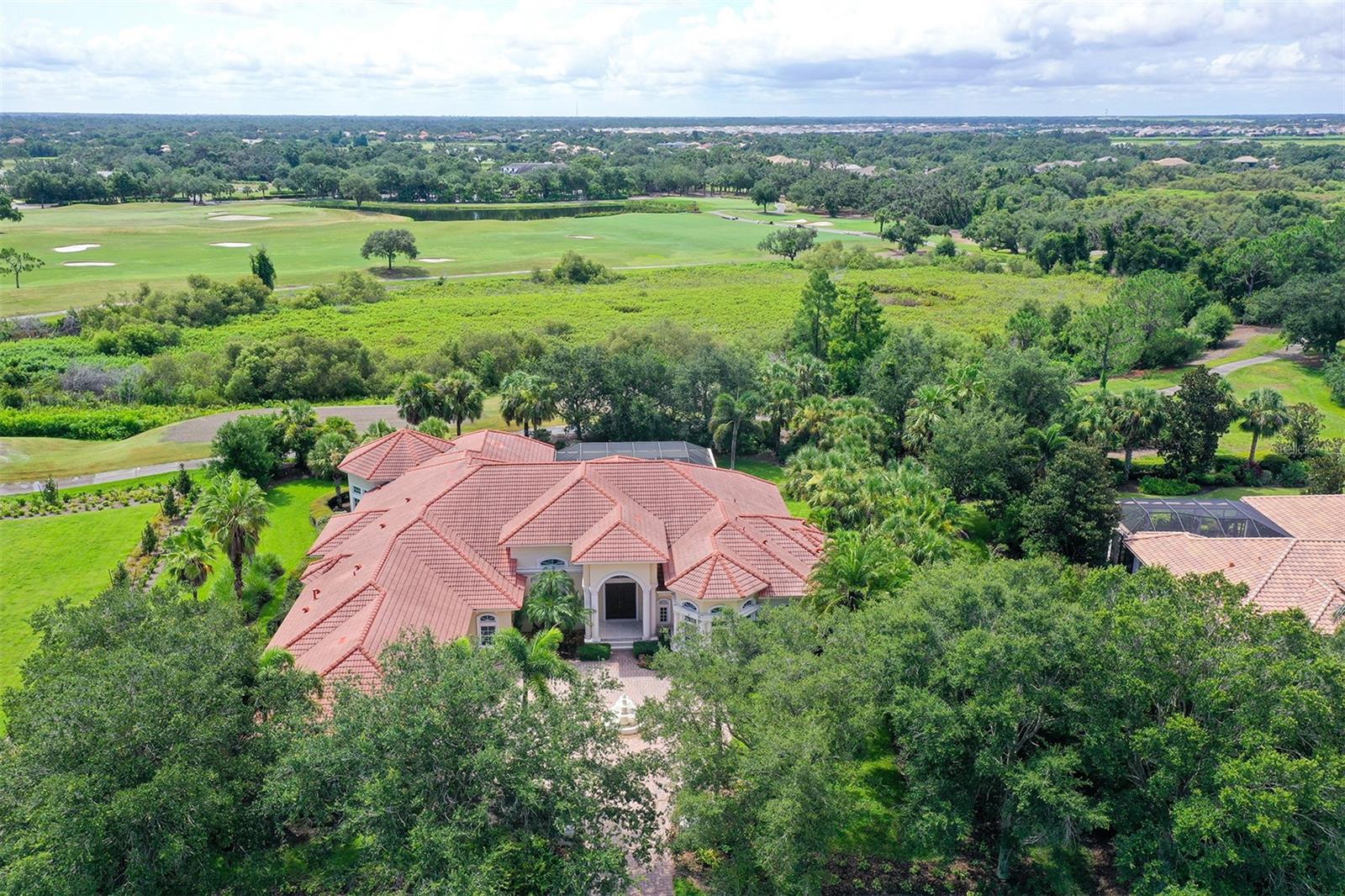 FOUNDERS CLUB - Residential