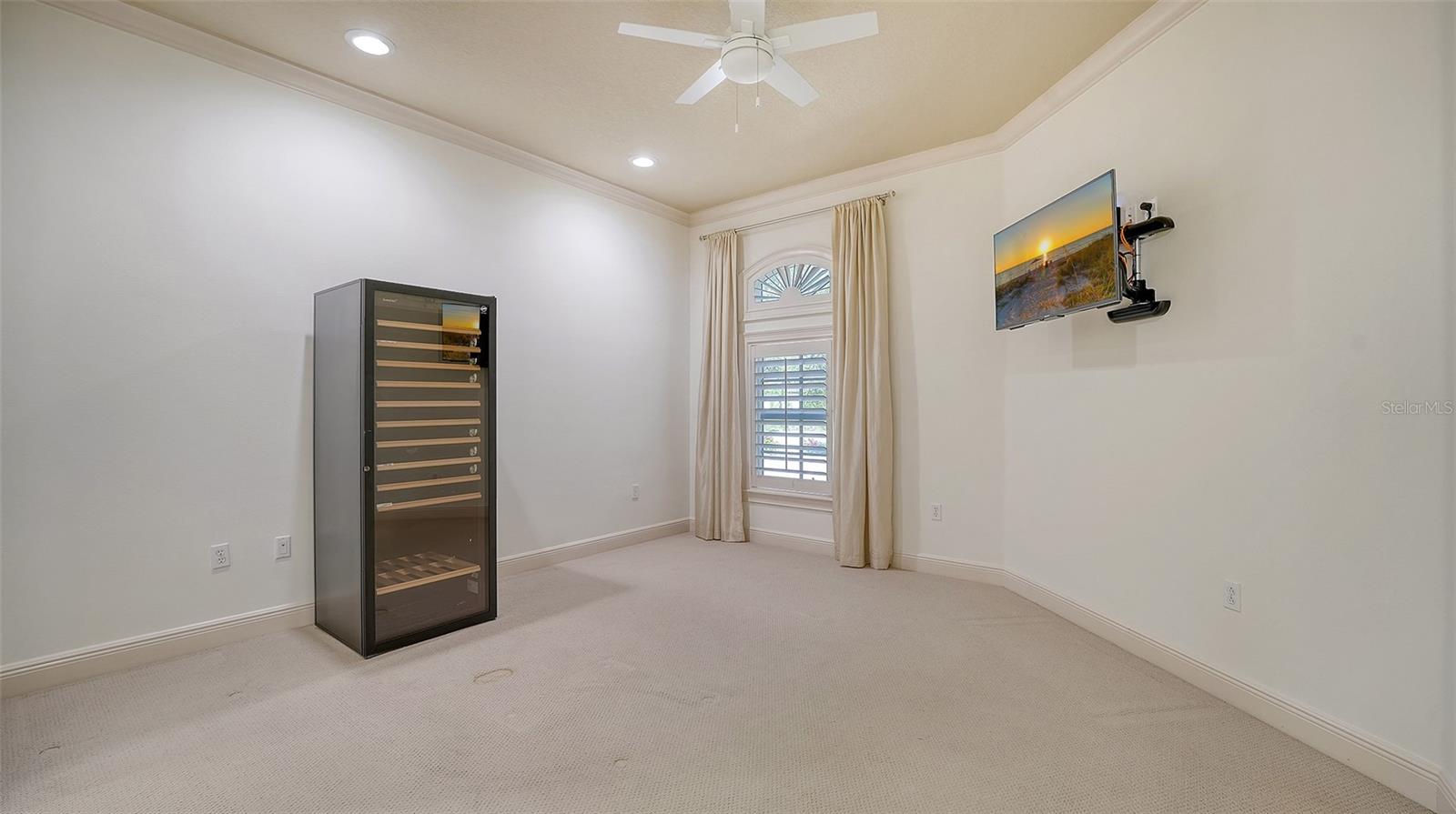 FOUNDERS CLUB - Residential