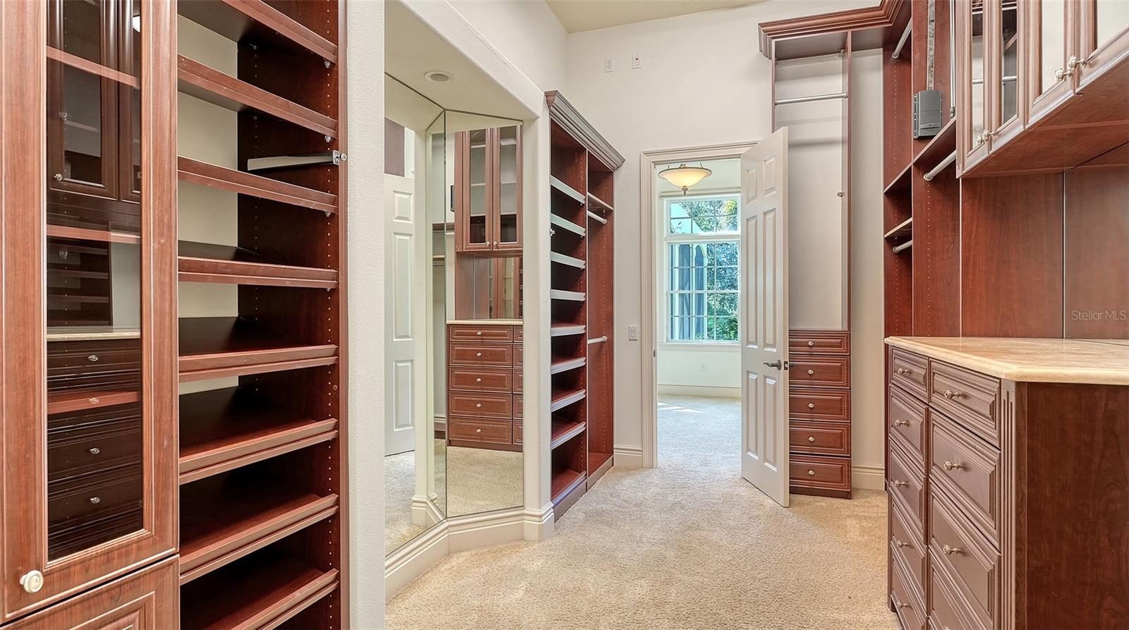 FOUNDERS CLUB - Residential