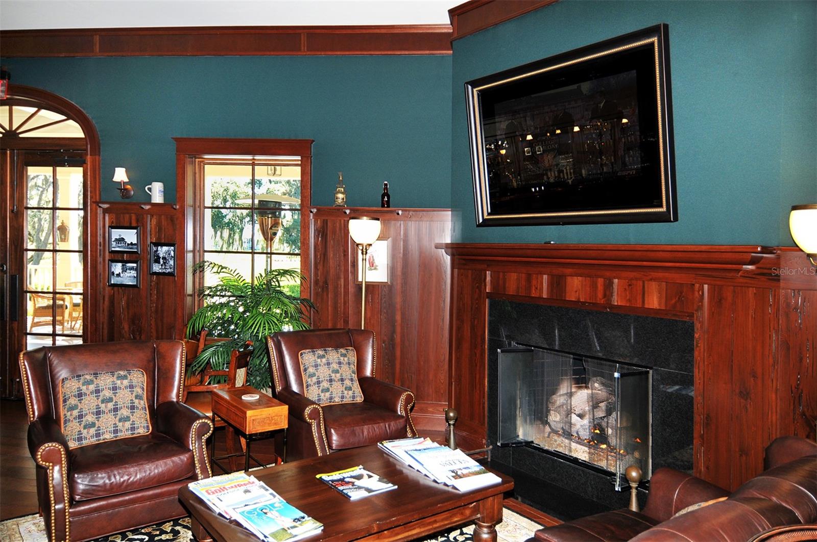 FOUNDERS CLUB - Residential