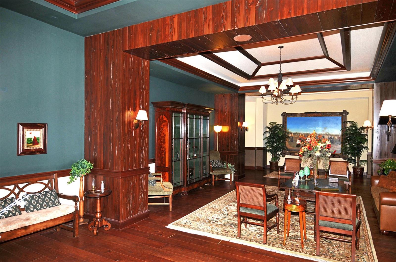 FOUNDERS CLUB - Residential