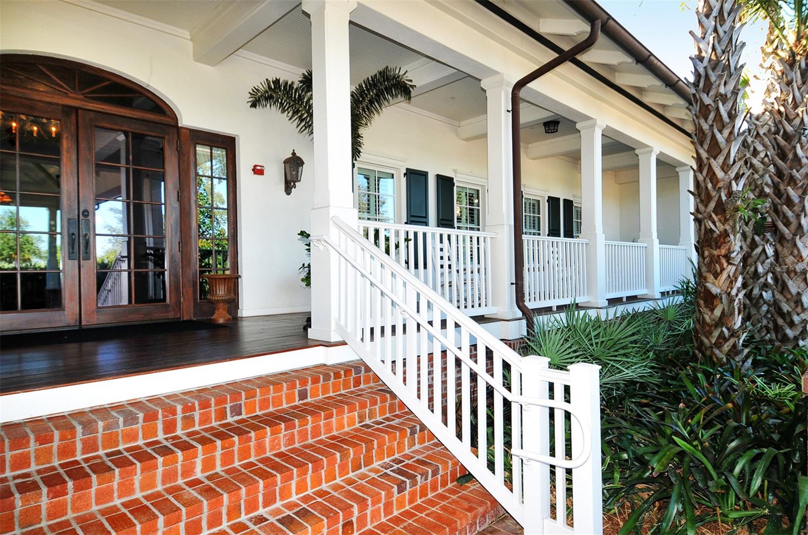 FOUNDERS CLUB - Residential