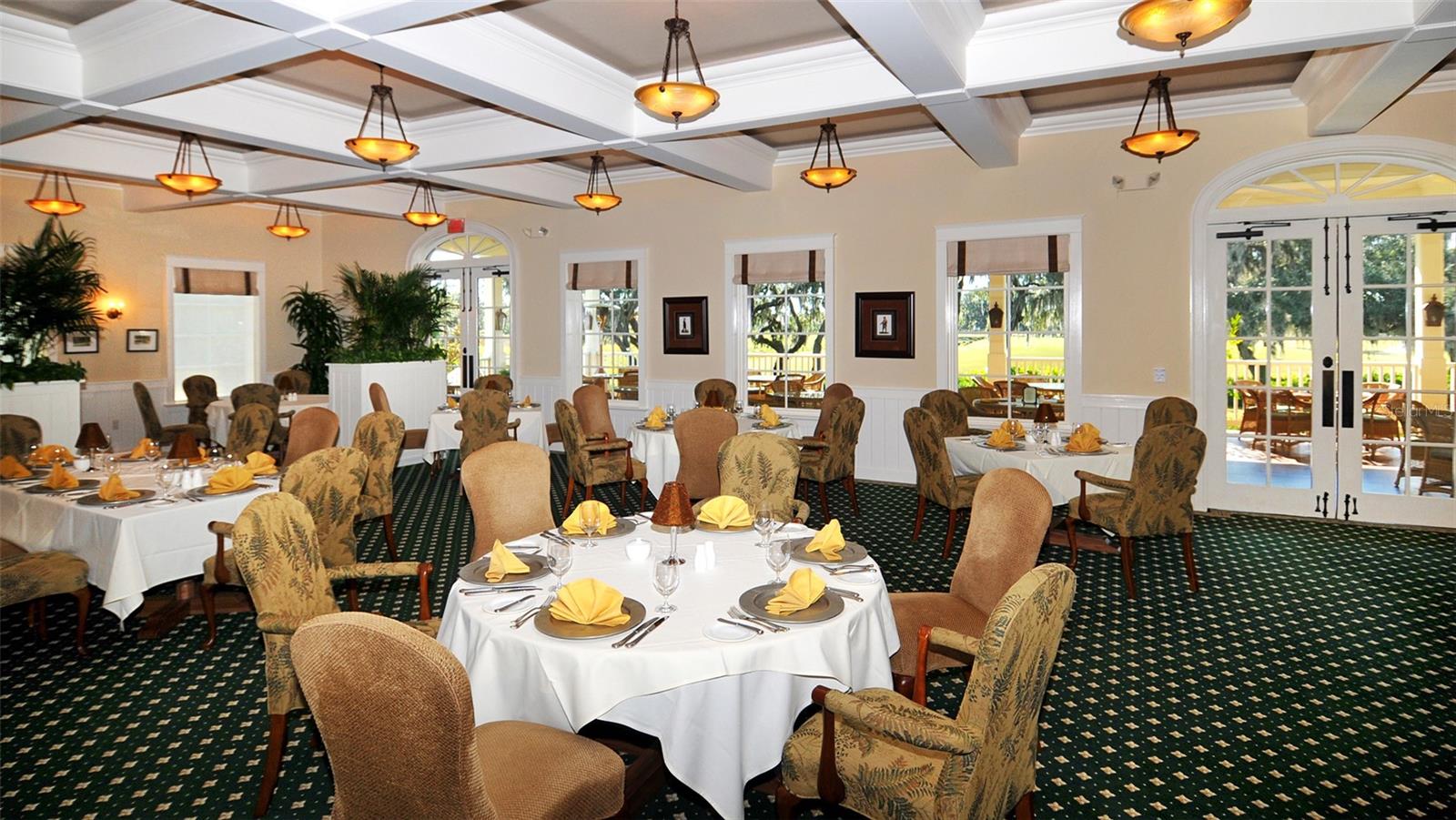 FOUNDERS CLUB - Residential