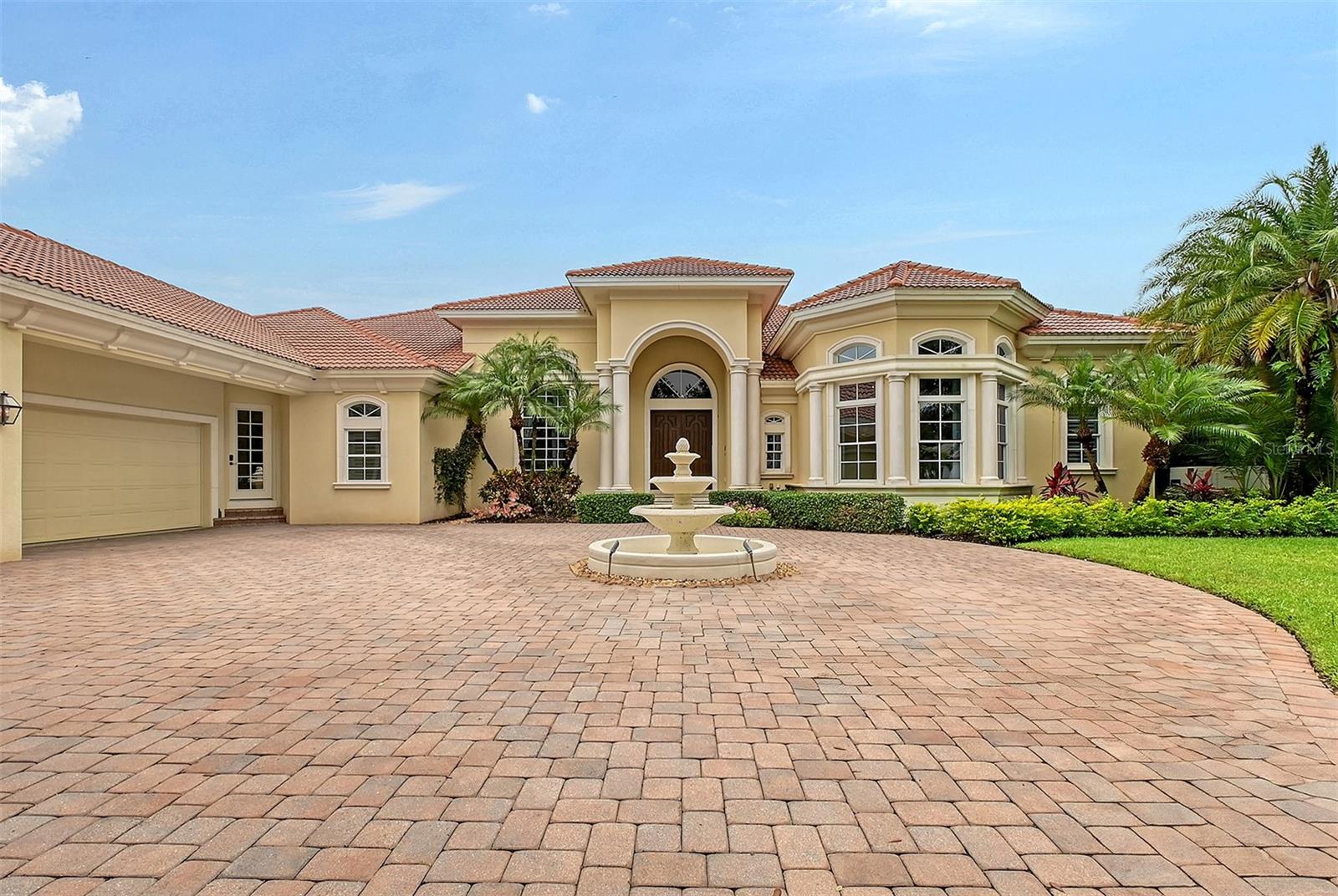 FOUNDERS CLUB - Residential