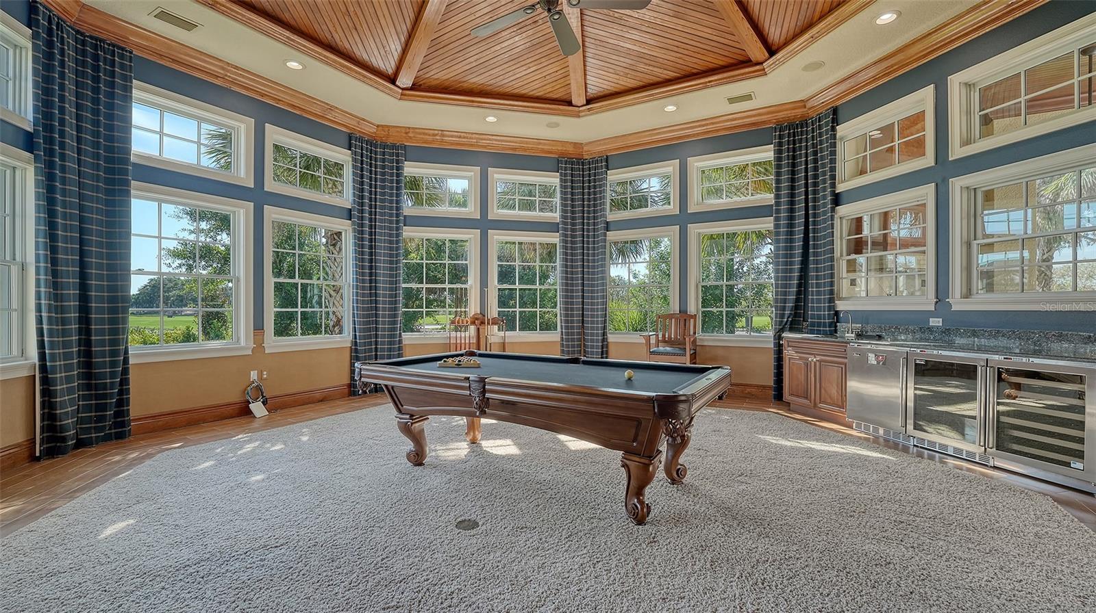 FOUNDERS CLUB - Residential