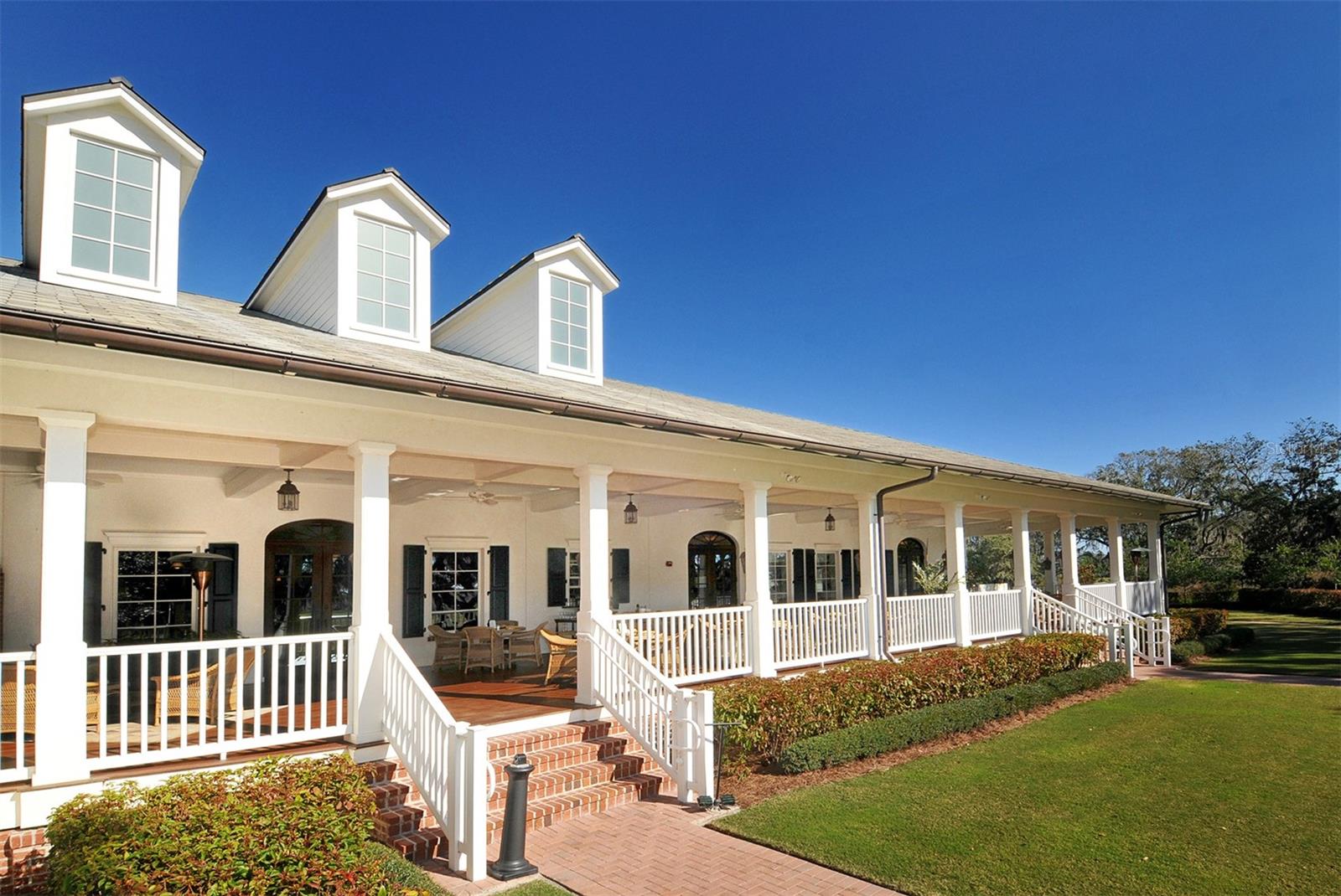 FOUNDERS CLUB - Residential