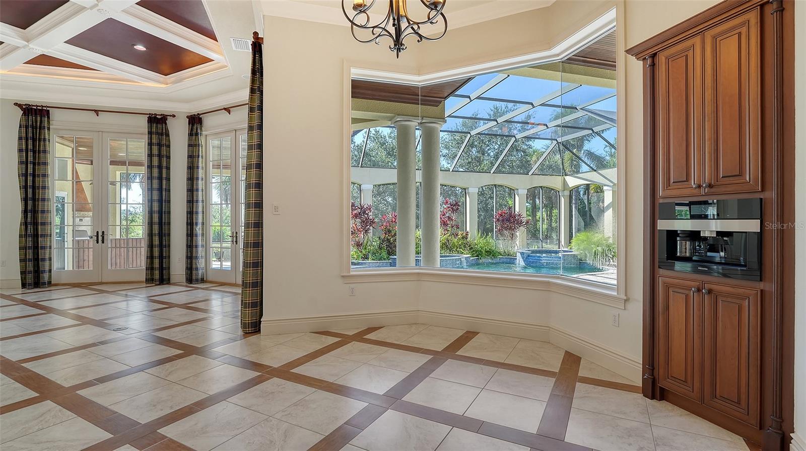 FOUNDERS CLUB - Residential