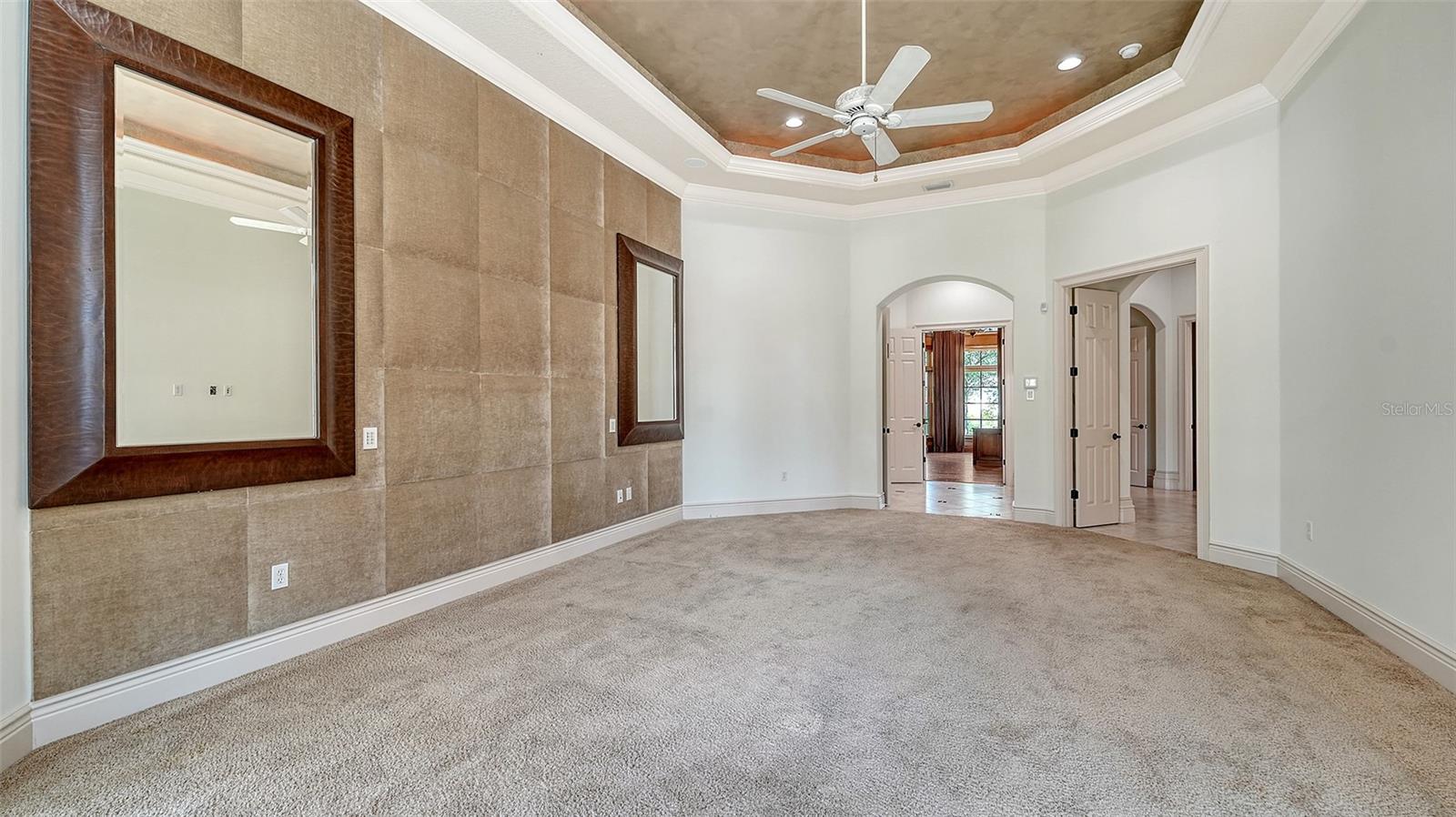 FOUNDERS CLUB - Residential