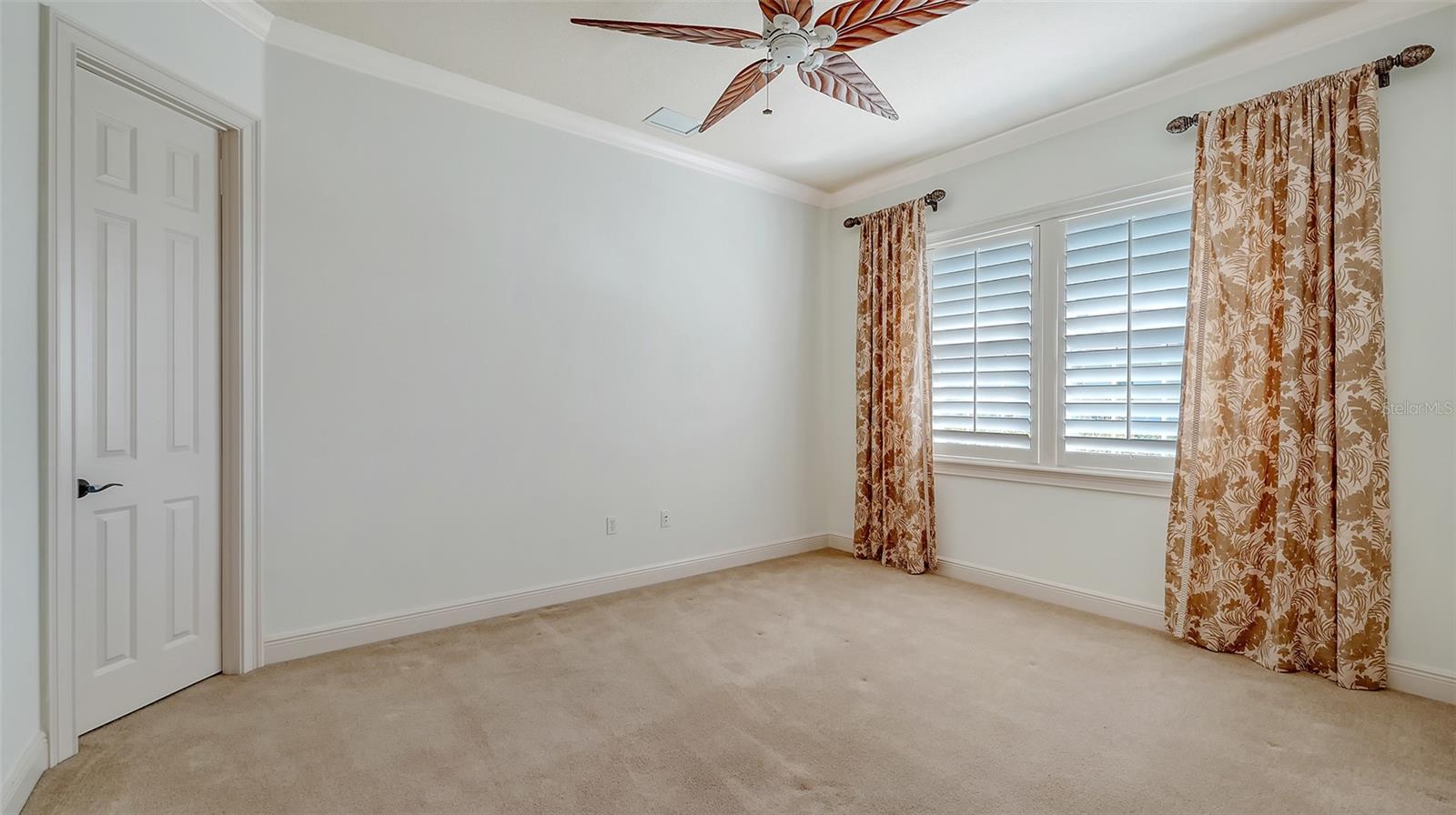 FOUNDERS CLUB - Residential