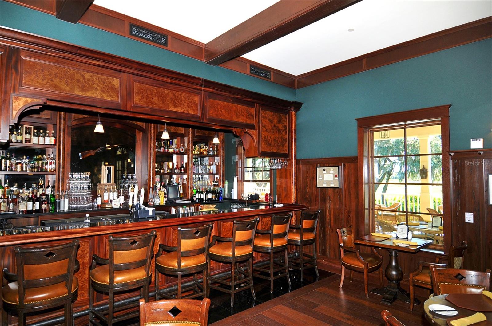 FOUNDERS CLUB - Residential