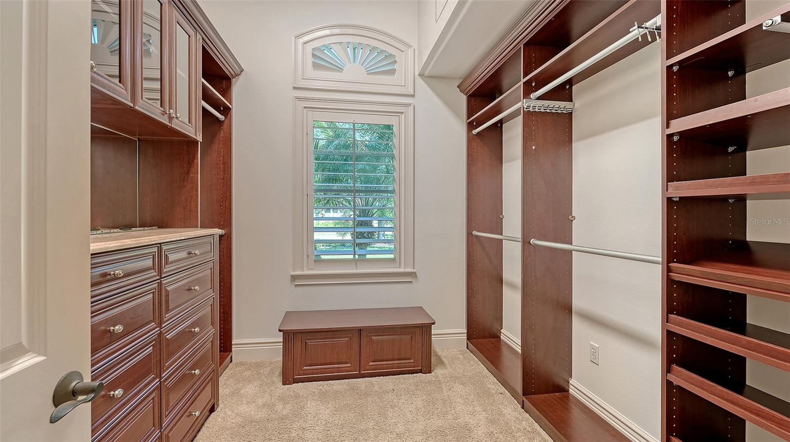 FOUNDERS CLUB - Residential