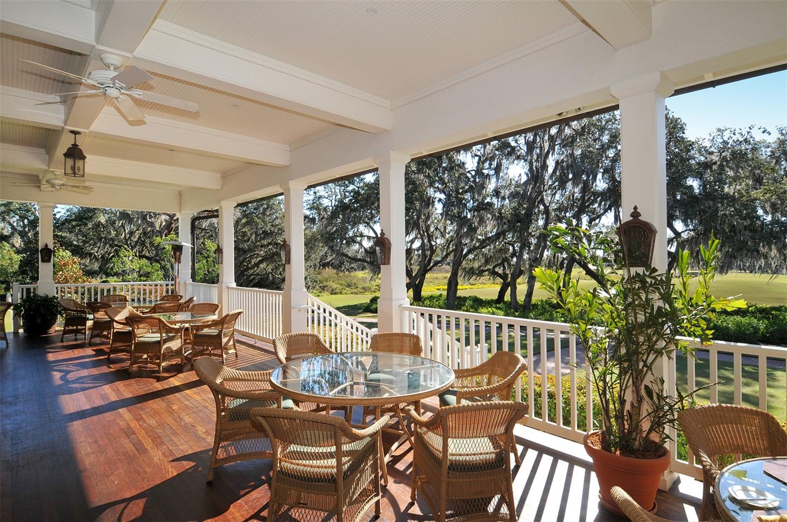 FOUNDERS CLUB - Residential