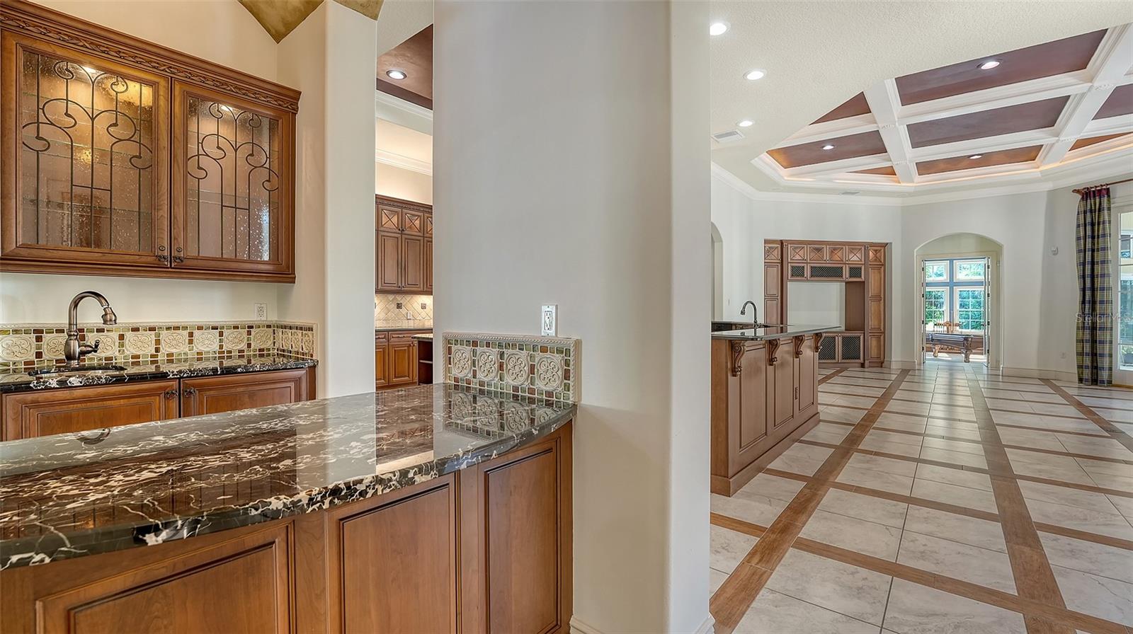 FOUNDERS CLUB - Residential