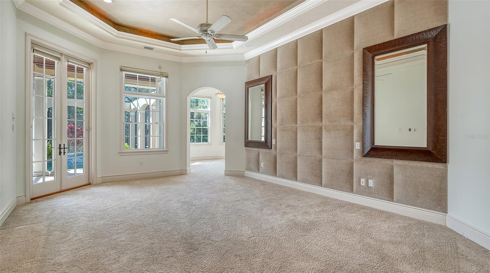 FOUNDERS CLUB - Residential