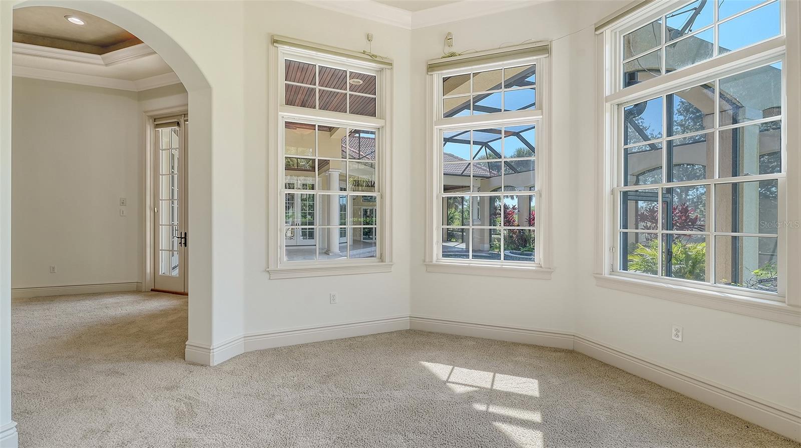 FOUNDERS CLUB - Residential