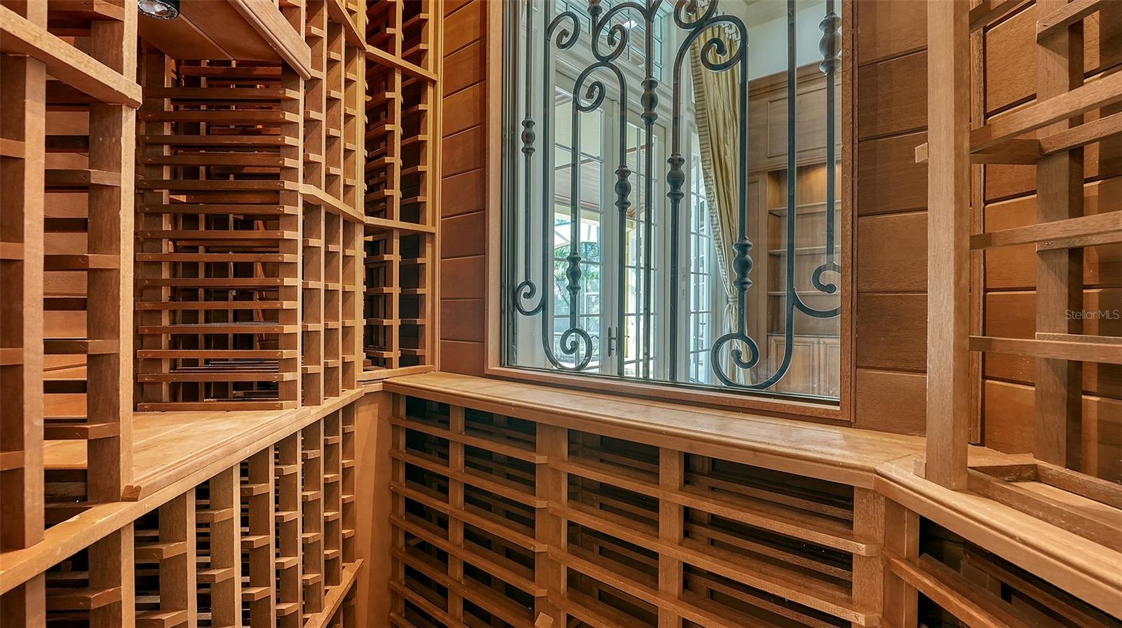 FOUNDERS CLUB - Residential