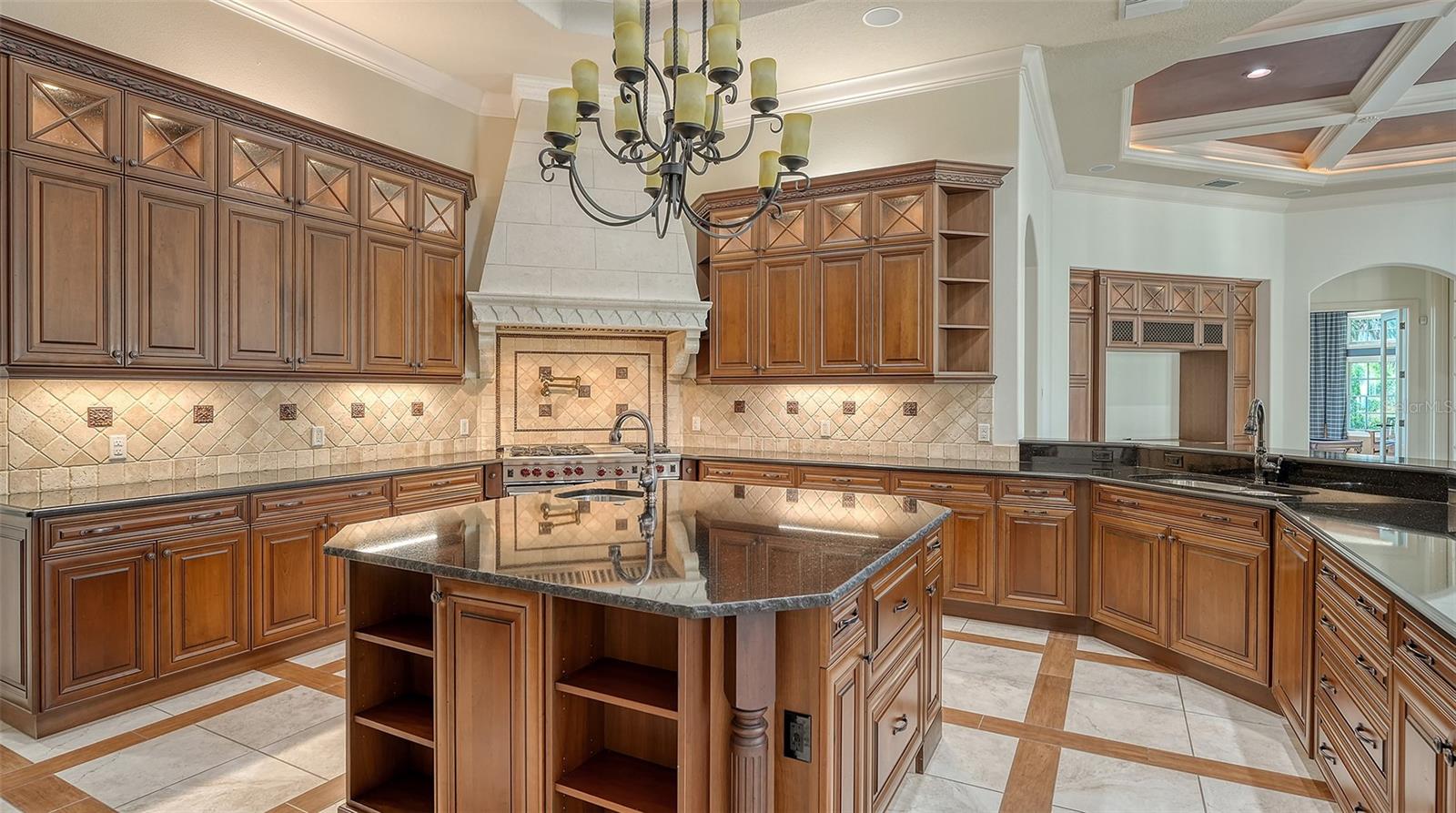 FOUNDERS CLUB - Residential