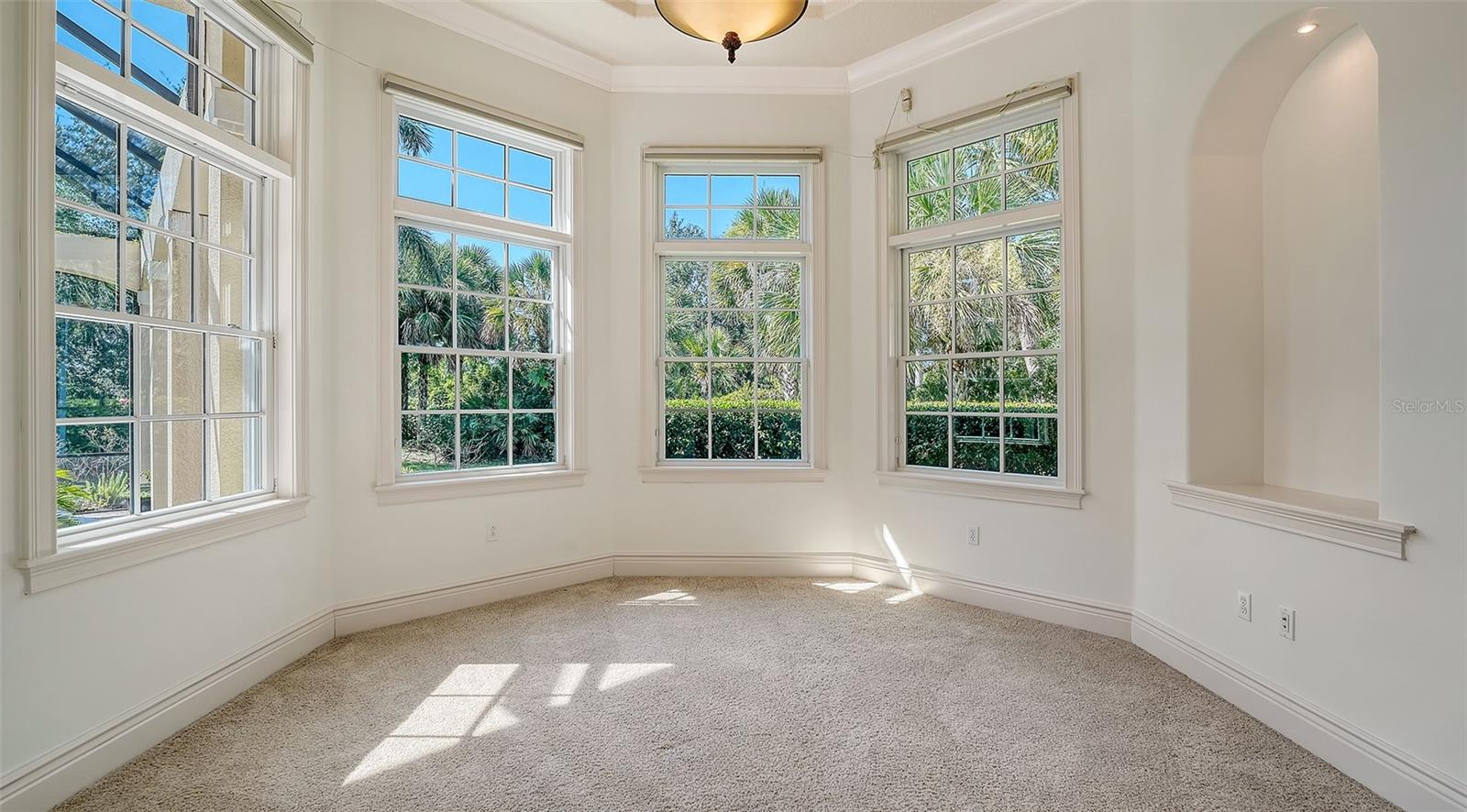 FOUNDERS CLUB - Residential