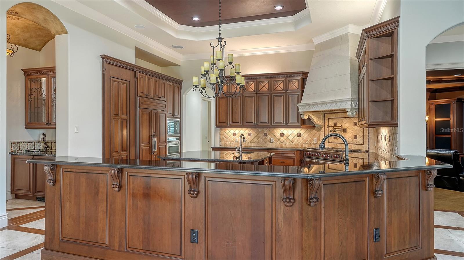 FOUNDERS CLUB - Residential