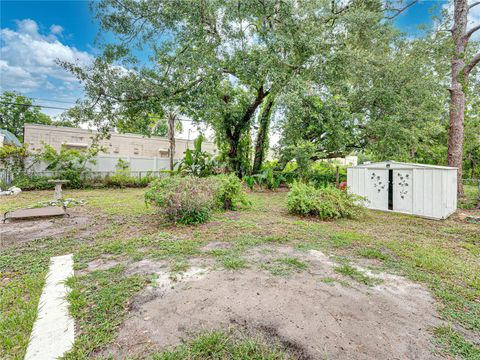 A home in LAKELAND