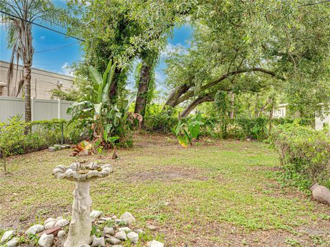 A home in LAKELAND