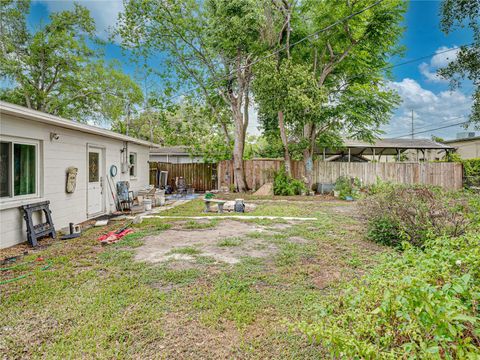 A home in LAKELAND