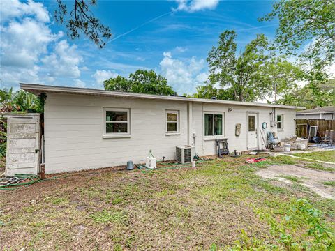 A home in LAKELAND