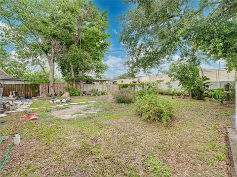 A home in LAKELAND