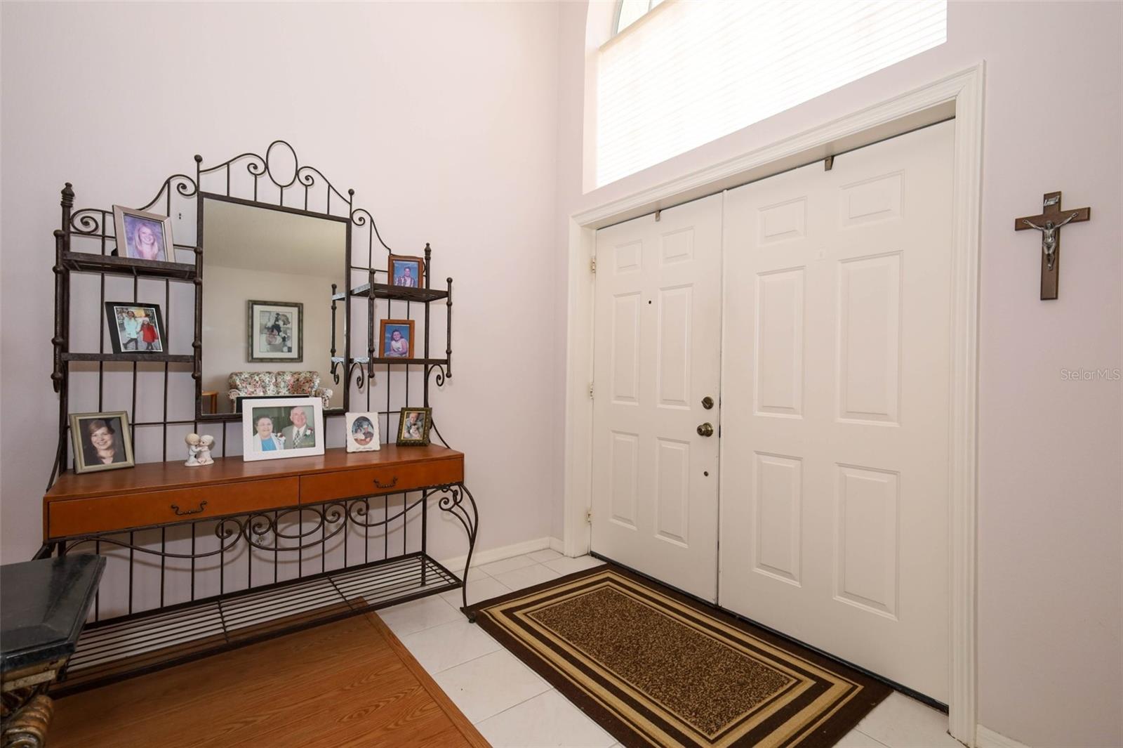 1546 ROYAL CIRCLE