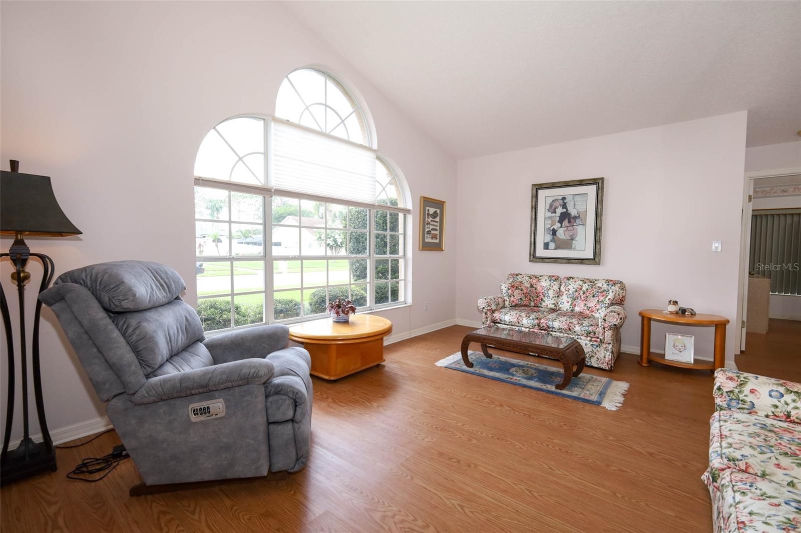 1546 ROYAL CIRCLE