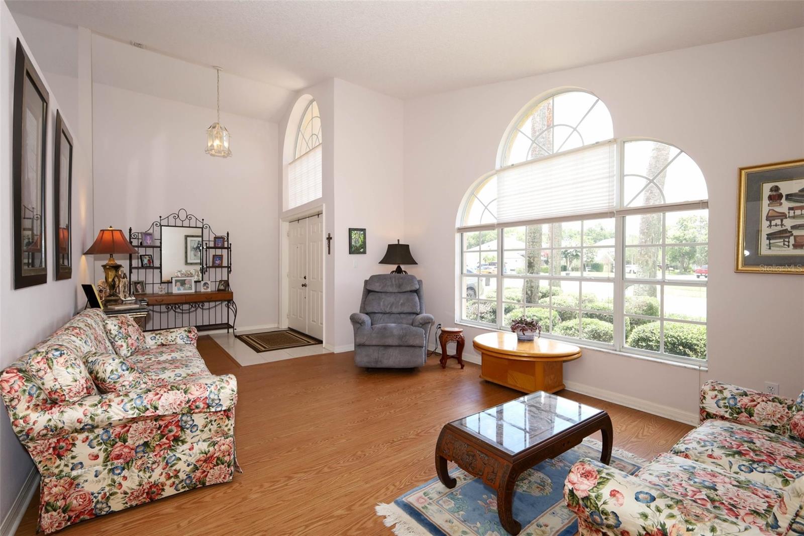 1546 ROYAL CIRCLE