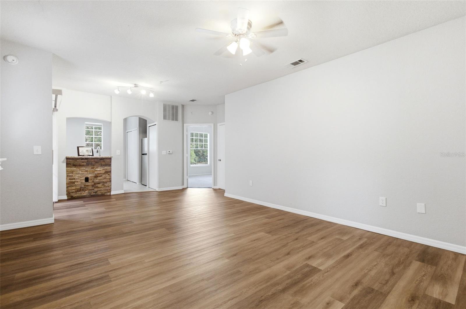 NOTTING HILL A CONDO - Residential