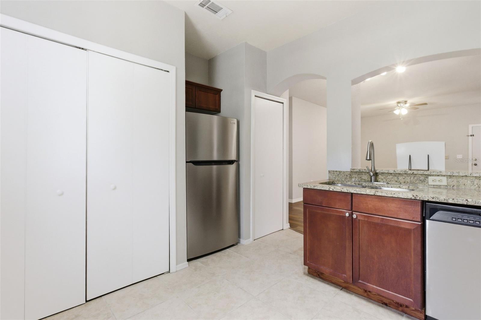 NOTTING HILL A CONDO - Residential