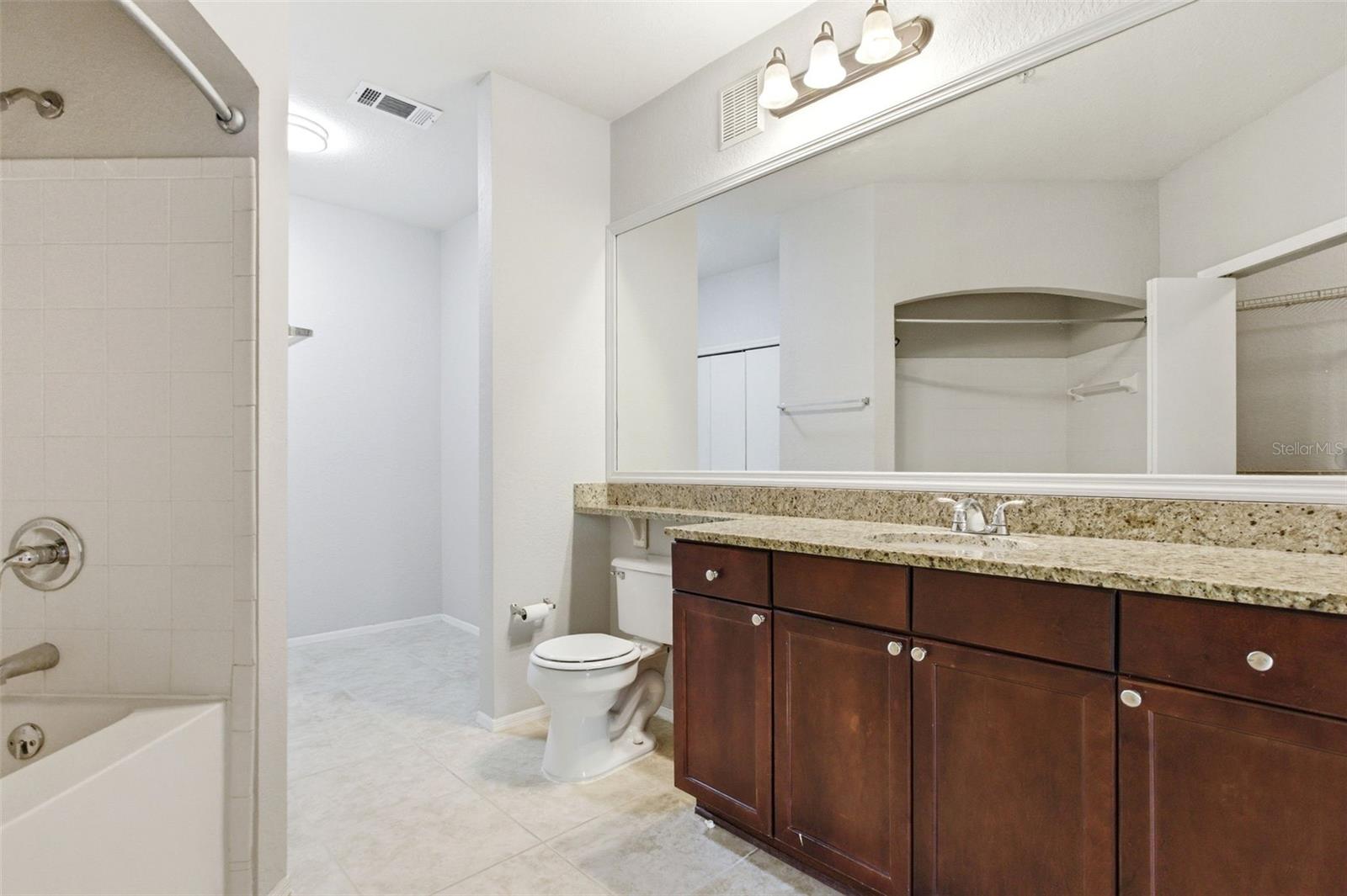 NOTTING HILL A CONDO - Residential