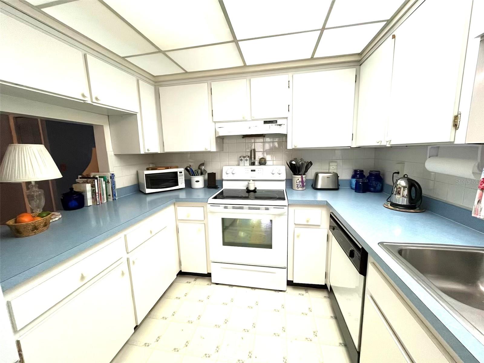 2101 SUNSET POINT ROAD 205