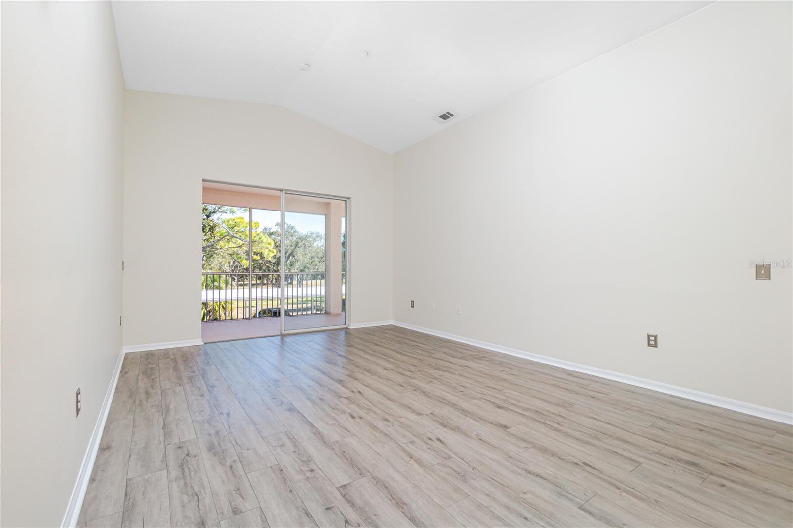 PLAZA DE FLORES - Residential