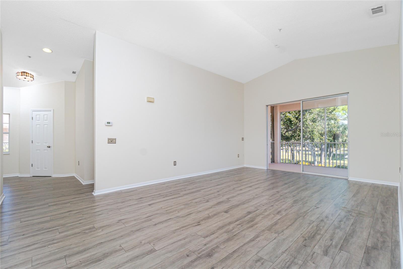 PLAZA DE FLORES - Residential