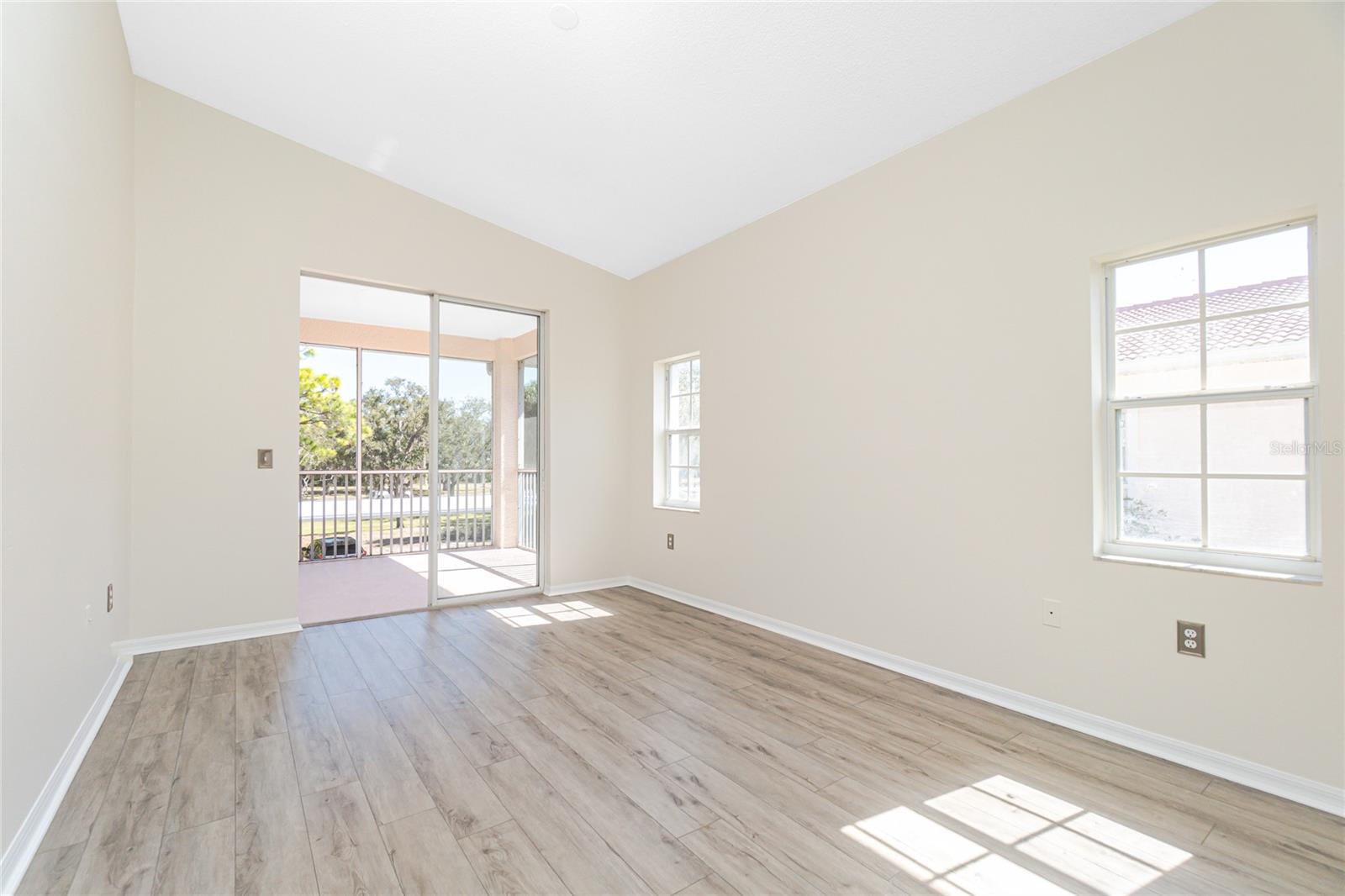 PLAZA DE FLORES - Residential