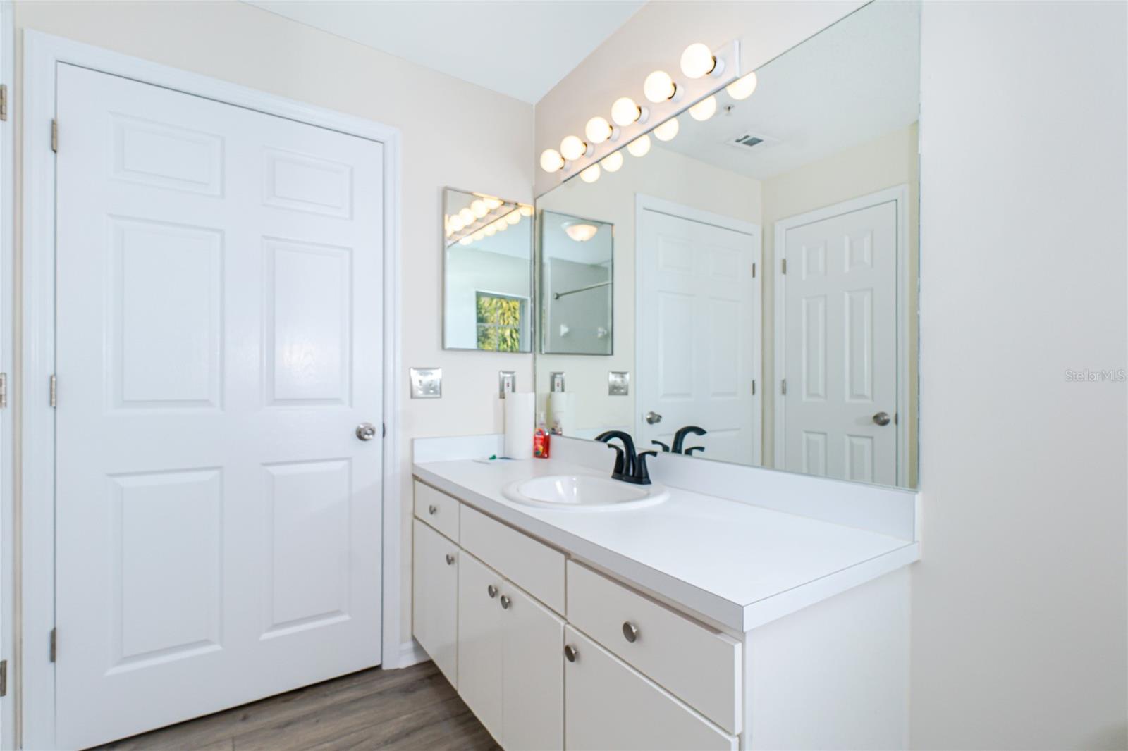 PLAZA DE FLORES - Residential