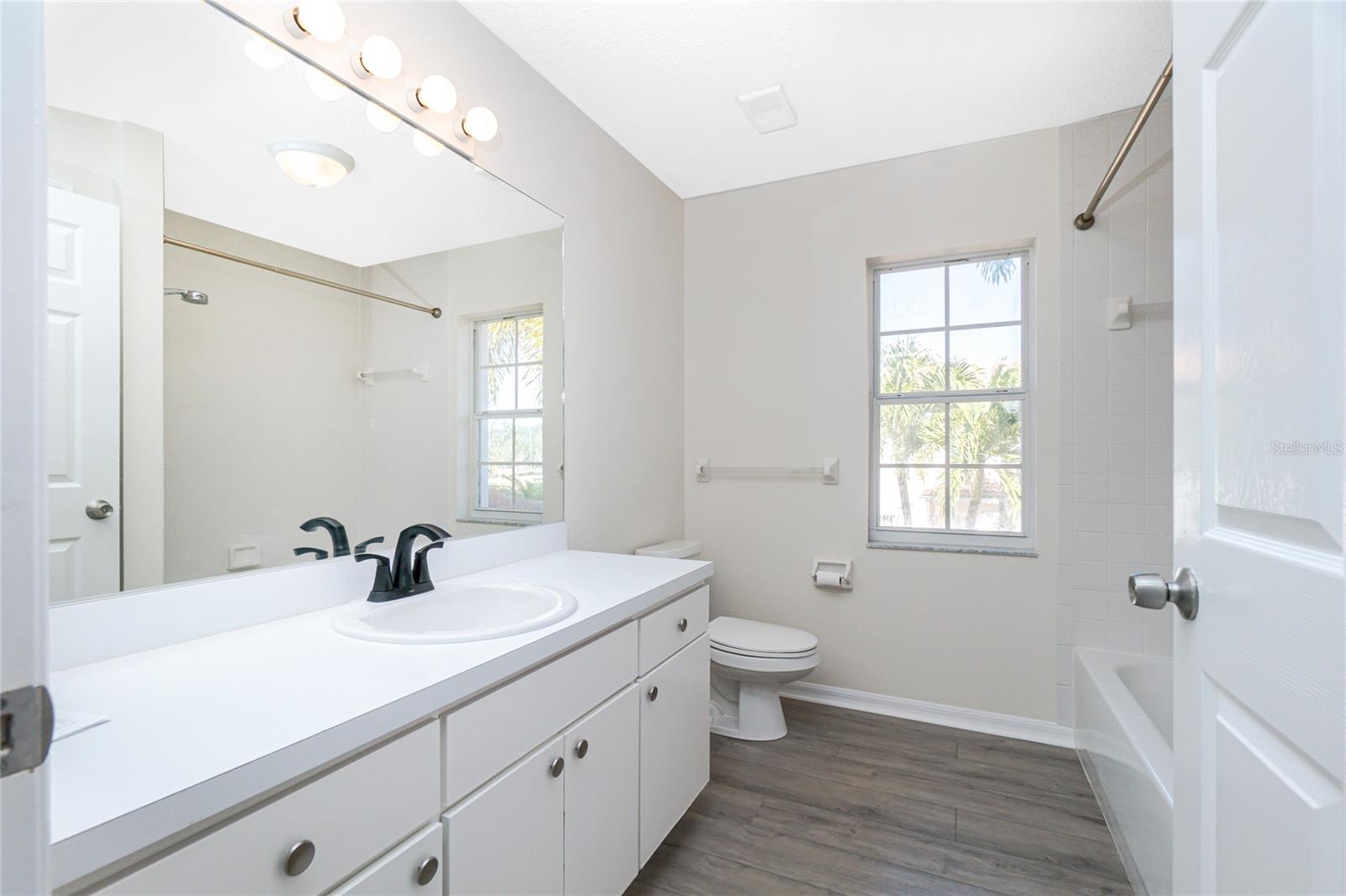 PLAZA DE FLORES - Residential