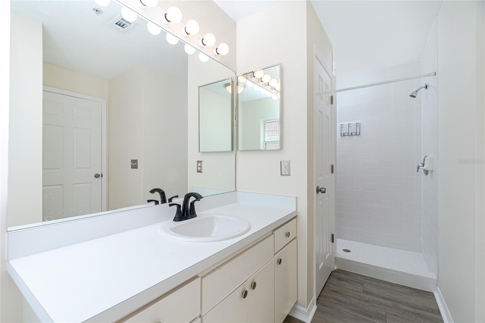 PLAZA DE FLORES - Residential