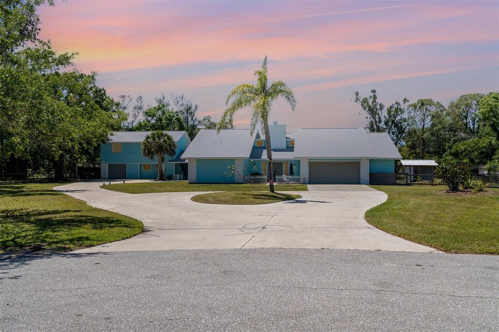 Photo of 1305 Greenfield Circle, Venice, FL 34292 (MLS # TB8375264)